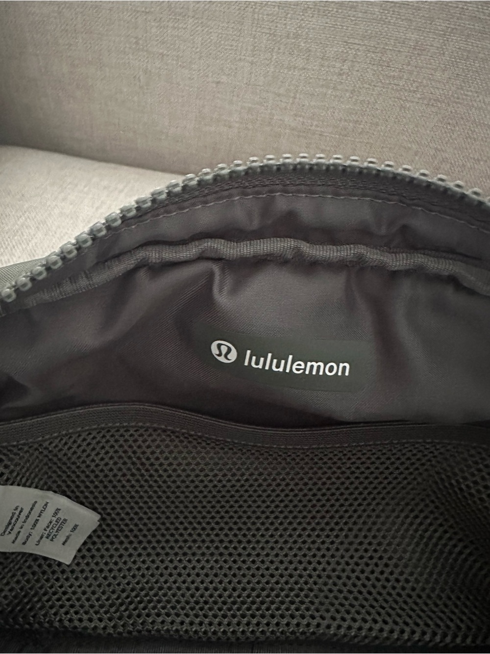 Lululemon Everywhere Belt Bag large 2L Olive Green Nylon Adjustable Strap - Picture 3 of 4